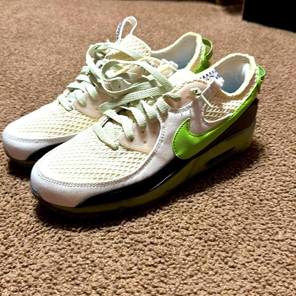 Nike air max Terrascape 90 green and cream colored